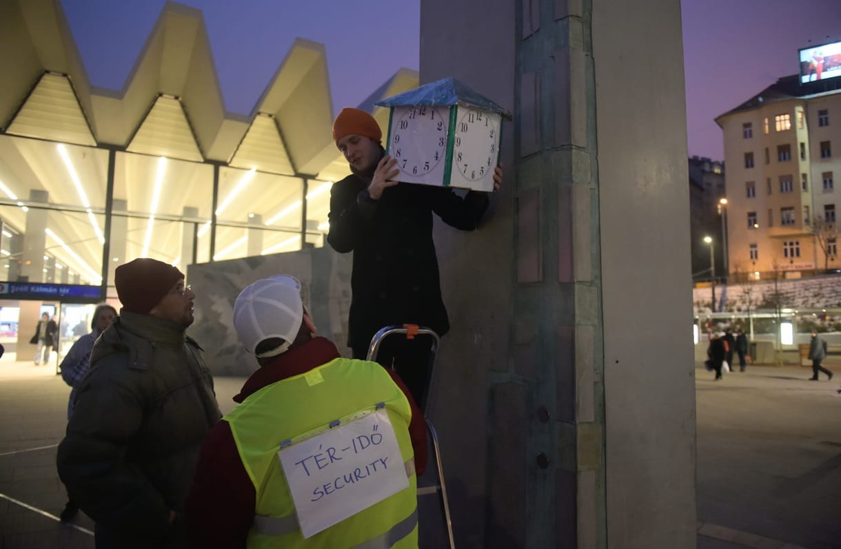 Hiába hittük, hogy megjavult a Széll Kálmán téri óra
