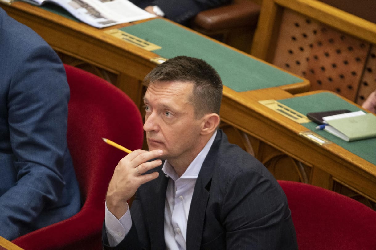 Rogán most bizonyíthatja, valóban pótolhatatlan-e