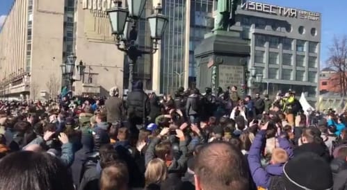 Tüntetések Oroszországban, rendőrök vitték el Putyin legnagyobb riválisát