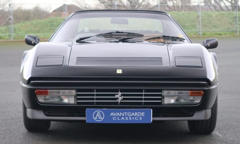 Hihetetlen, de csak 959 kilométer van ebben a 35 éves eladó Ferrariban