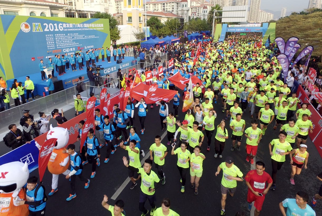 Bérfutókkal csalnak a kínai maratonisták a jobb állás reményében