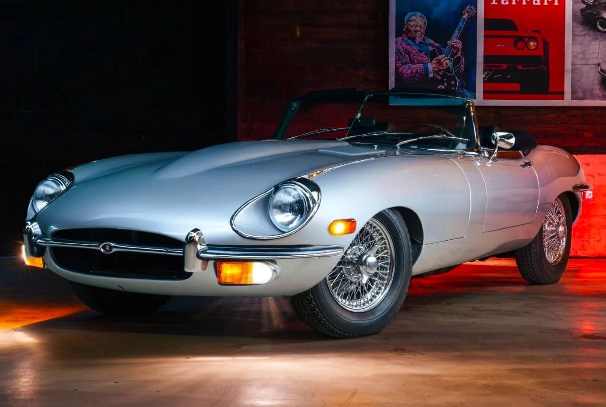 Eladó Steve McQueen Jaguar E-Type-ja, amit egy svájci séfnek adott