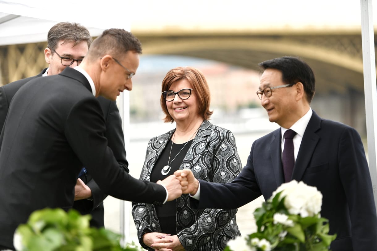 Karácsony és Szijjártó együtt emlékeztek a Hableány tragédiájára