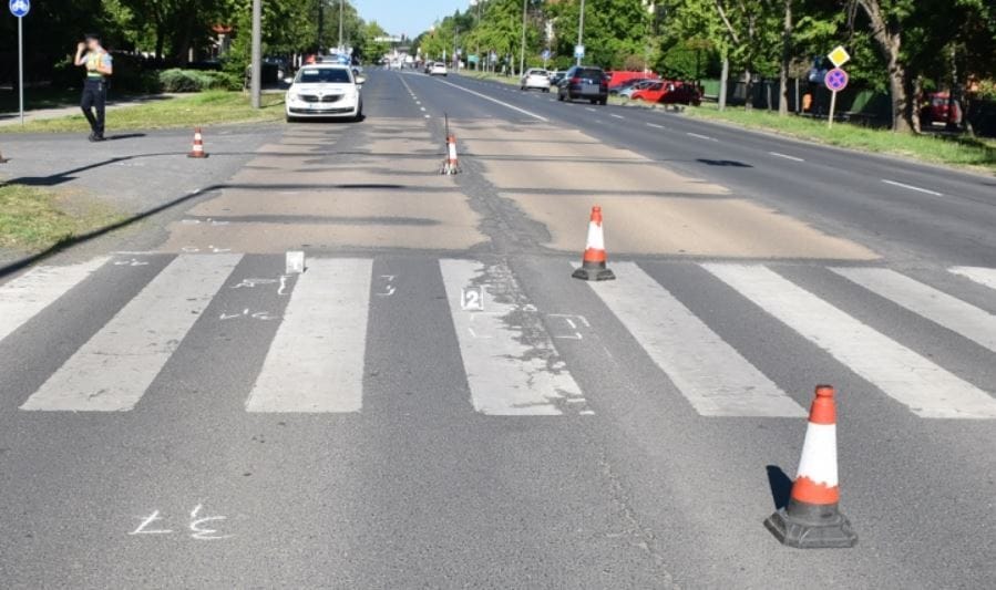 Öten ültek az autóban, amivel elütöttek egy lányt, de egyikük sem segített