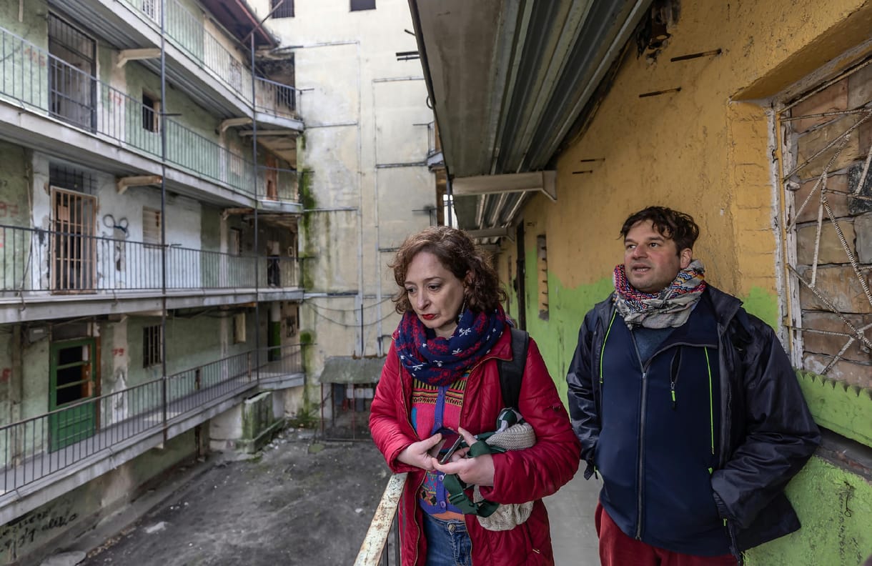 „A szegénységkultúrában nincs holnap” – jelentés a még mindig felszámolás alatt álló Hős utcai telepről