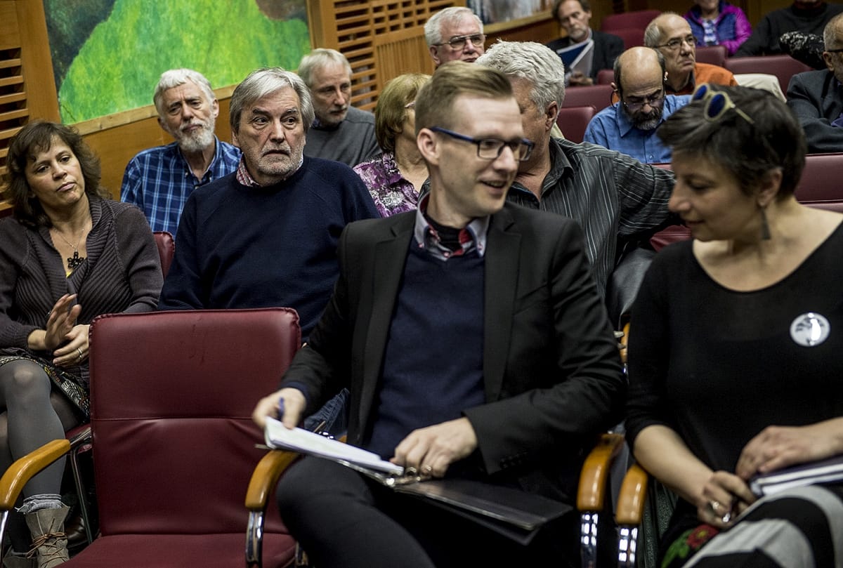 Pintér Sándor nem találta meg a tanárok javaslatait, szerdán személyesen visznek neki egy csomagnyit ezekből