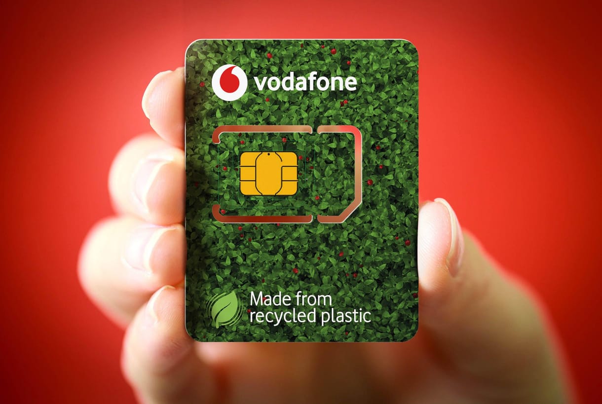 Változtat a Vodafone: másfajta SIM-kártyát kap, aki ezután kéri