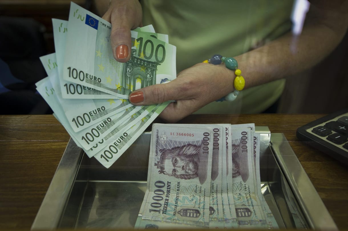 Erősödött kicsit a forint