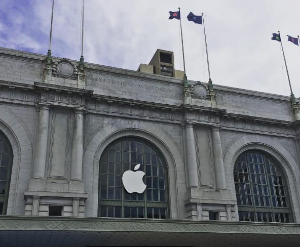 Fotók: így készül az Apple a hétfőn kezdődő nagy eseményére