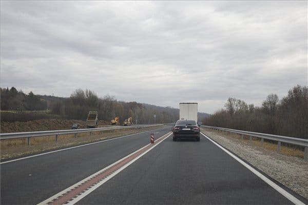 Elvileg egy éven belül kibővítik az M70-est és az M15-öst