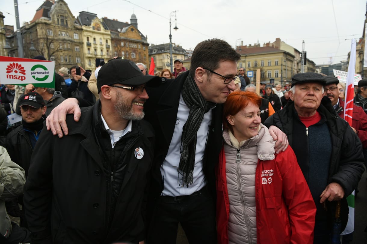 Látványos visszalépéseket, nagy bejelentések ígér húsvét utánra Karácsony
