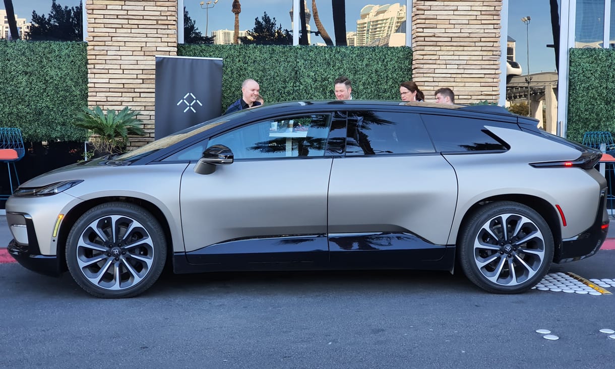 Exkluzív: kipróbáltuk a Tesla-verőnek kikiáltott 1050 lóerős új villanyautót