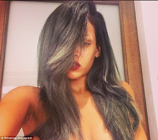 Tragikus hirtelenséggel megőszült Rihanna – fotó