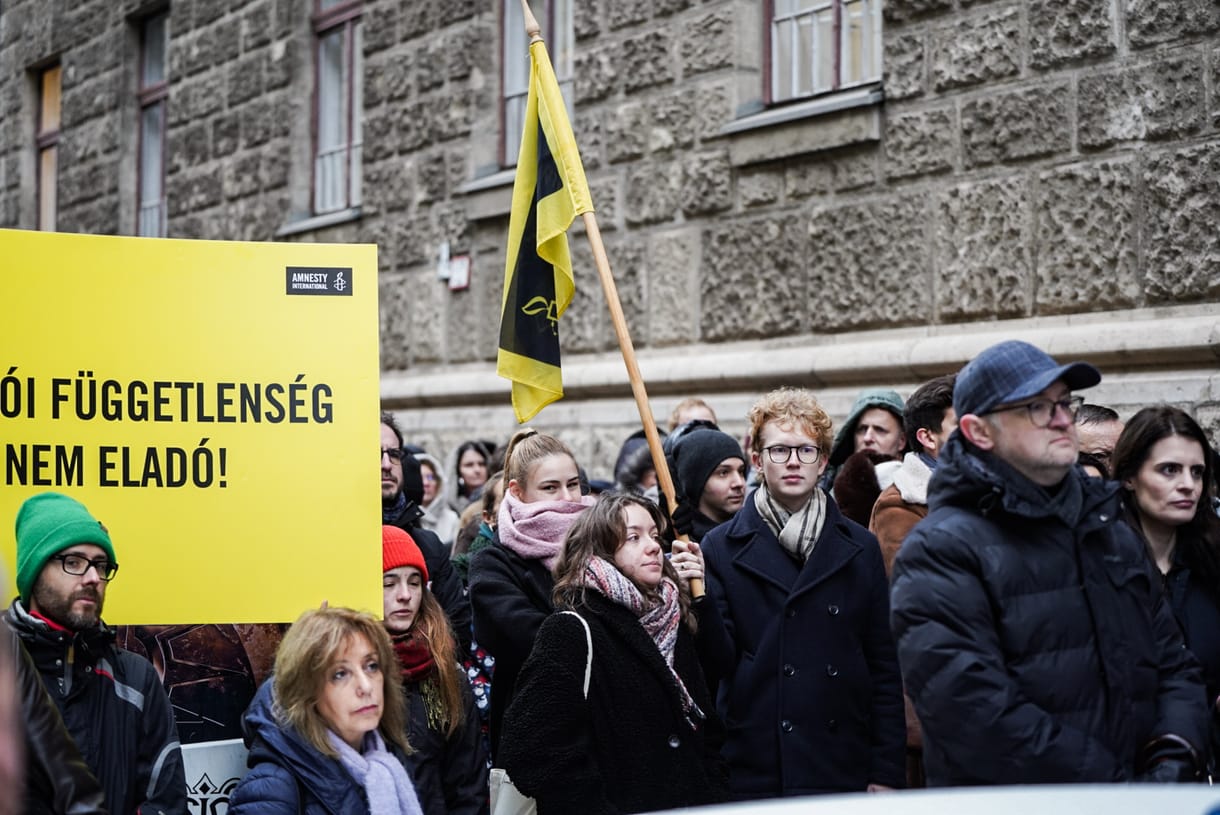A Parlamenttől az Igazságügyi Minisztériumig vonulnak első tüntetésükön a magyar bírók