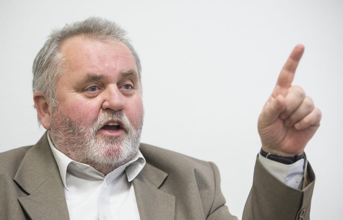 Újabb MSZP-s támogatót szerzett a kerítés, a legfelsőbb szintekről