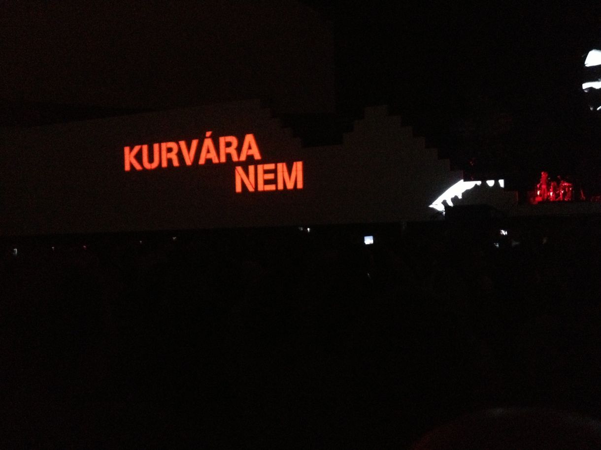 Sorozatlövést eresztettek meg a Népstadion közönségére