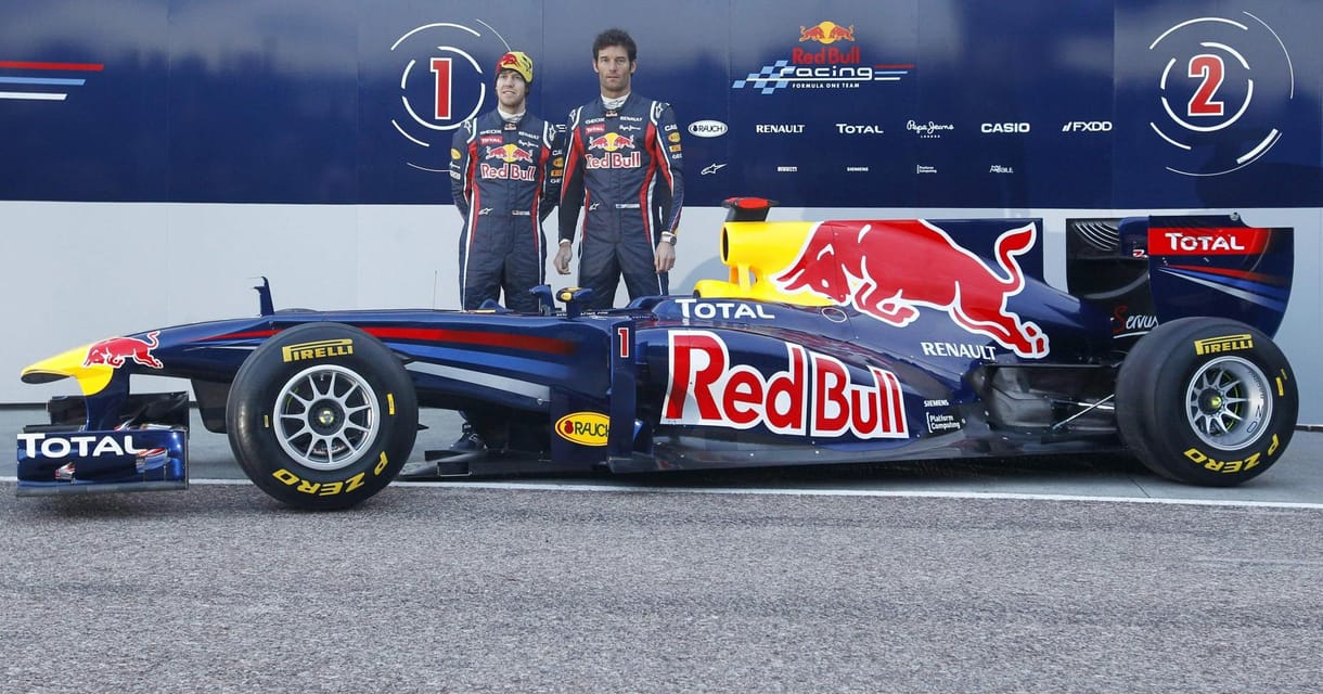 Vettel bemutatta a Red Bull új autóját - fotó