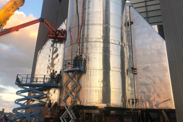 Fontos teszt jön: 15 km magasra küldi fel a SpaceX az űrhajót, amivel embereket vinne a Marsra