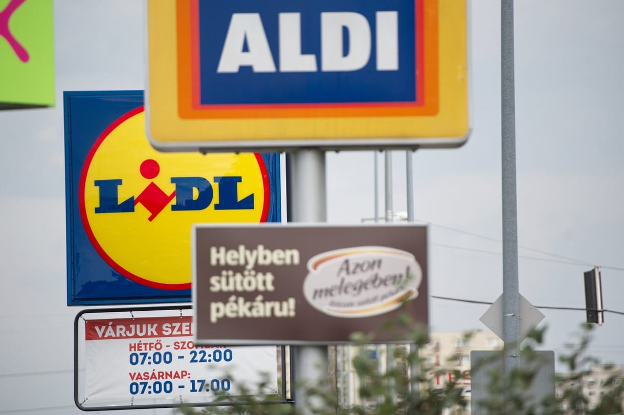 Keres ön annyit, mint egy aldis pénztáros? Rekordösszegre emelkedett a fizetésük
