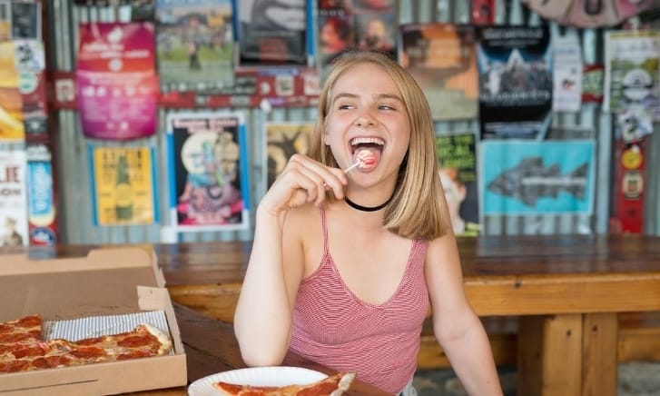 Itt egy újabb gasztronómiai vadhajtás: a pizzás nyalóka