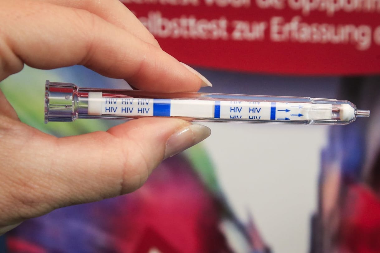 Hárompercenként megfertőz egy tizenéves lányt a HIV-vírus