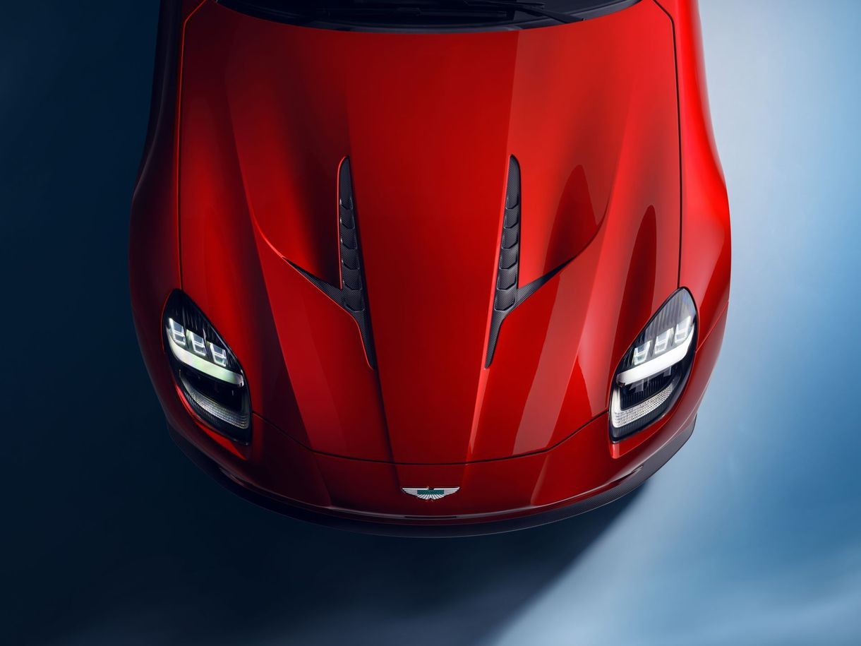Visszatért az Aston Martin V12-es motorú csúcsmodellje
