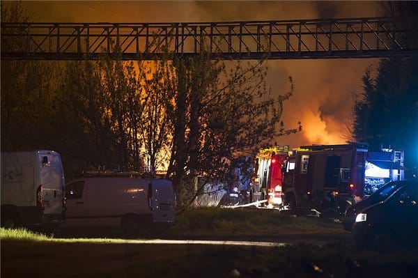 Régi seb Zuglón a hajnalban kigyulladt szeméttelep