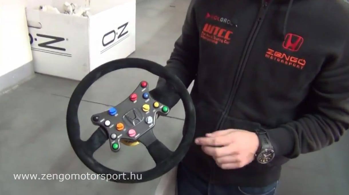 Ezzel a kormánnyal varázsol Michelisz Norbi - videó