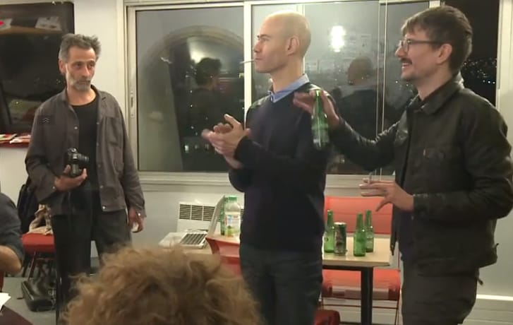 Sörözve ünnepelte a Charlie szerkesztősége az új számot – videó