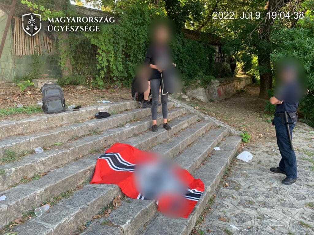 Egy győri tinédzser horogkereszteket rajzolt a győri zsinagógára, vádat emeltek ellene