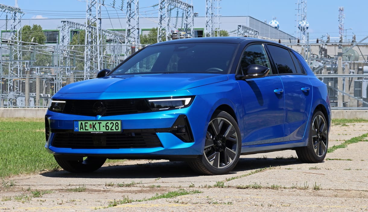 Dupla villámcsapás: teszten az új elektromos Opel Astra és villanyos Corsa