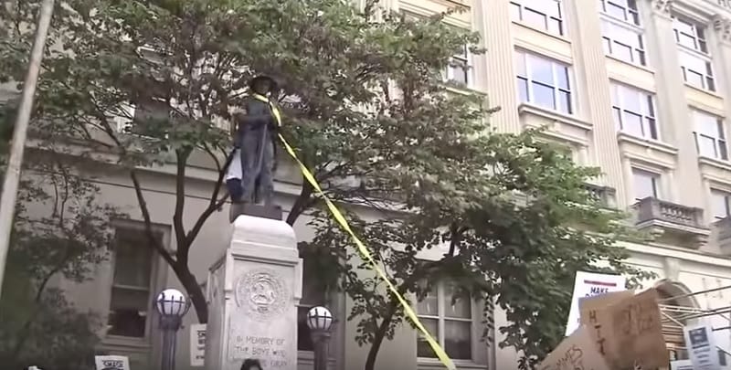 Charlottesville után: ledöntöttek egy konföderációs szobrot Észak-Karolinában