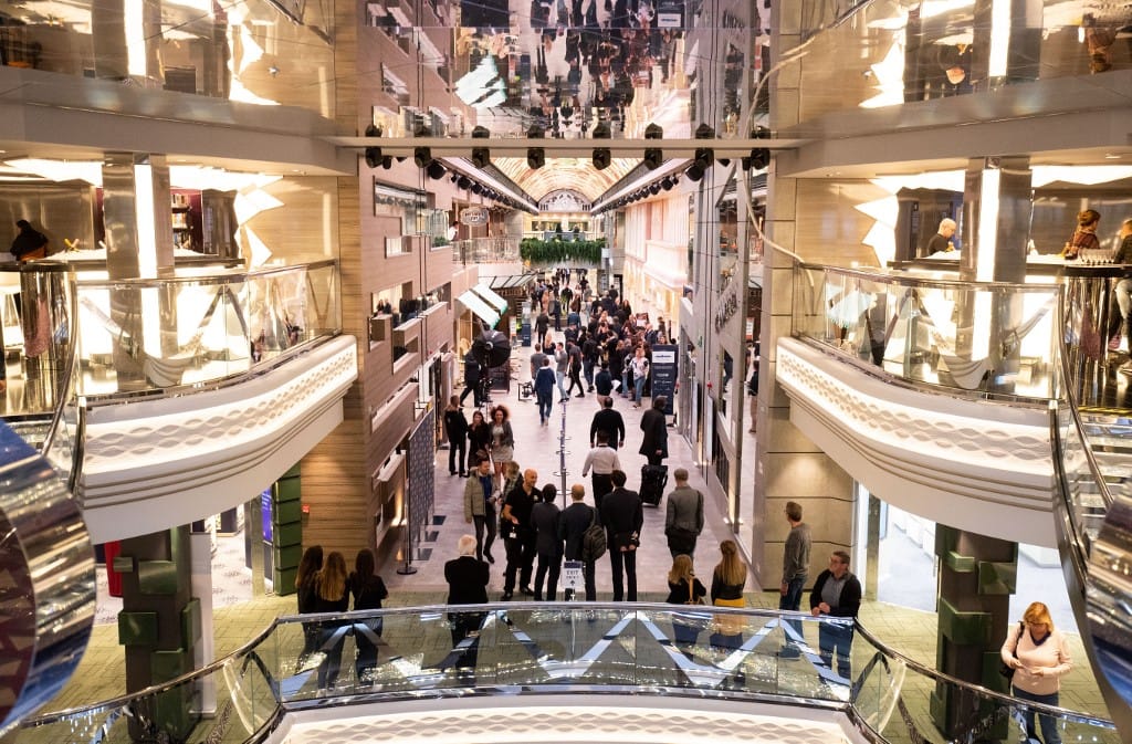 Westend-méretű óriás óceánjárót adtak át a héten - fotók
