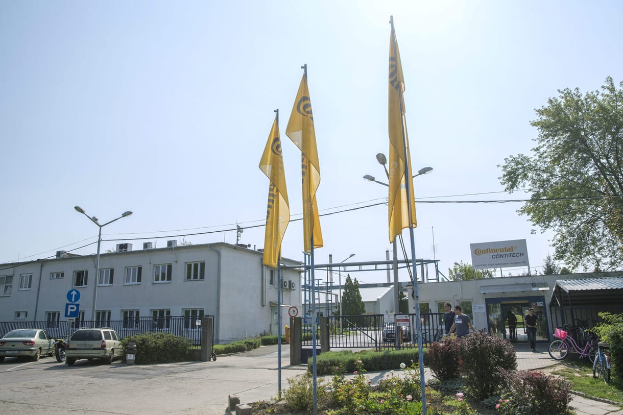 Súlyos vádak a gumiipari szakszervezettől a Continental makói gyárával szemben, a cég szerint zsarolnak