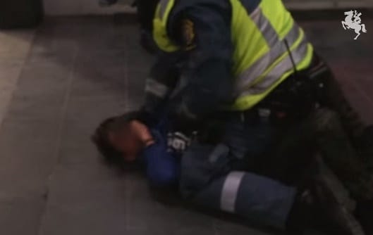 Brutális szekuritist filmeztek le Svédországban