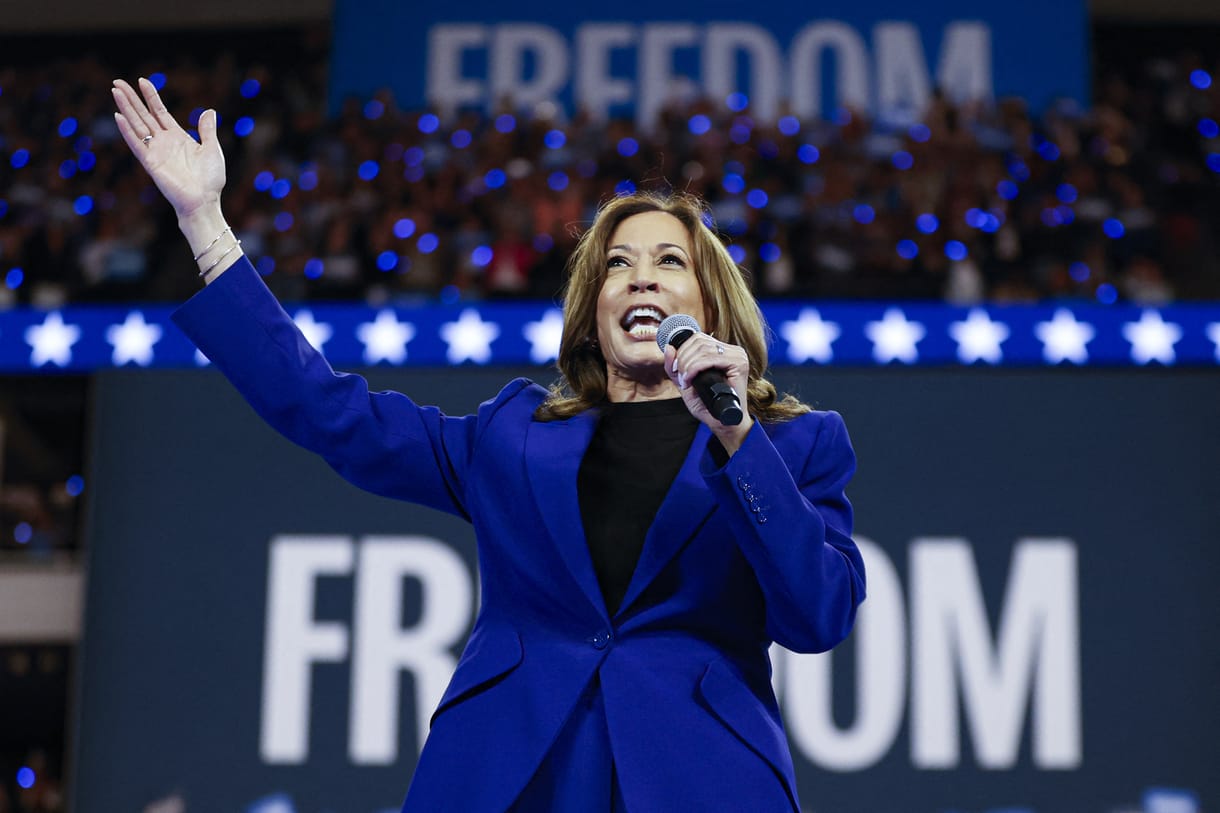 Kamala Harris hivatalosan is elfogadta a Demokrata Párt jelölését