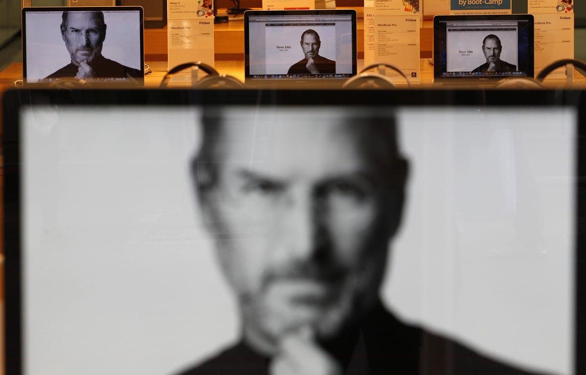 Steve Jobs-nap szerveződik a Facebookon