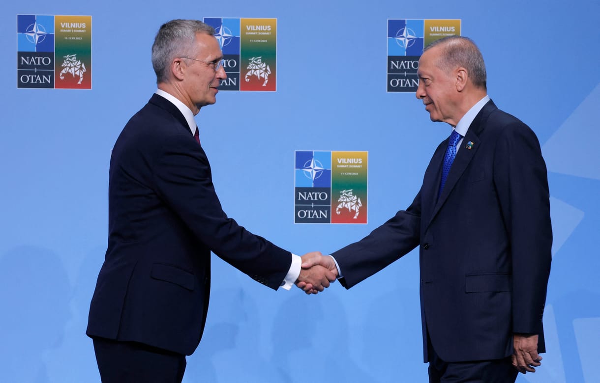 Stratfor: Erdogan azért akarja javítani a kapcsolatát a Nyugattal, mert pénzre van szüksége