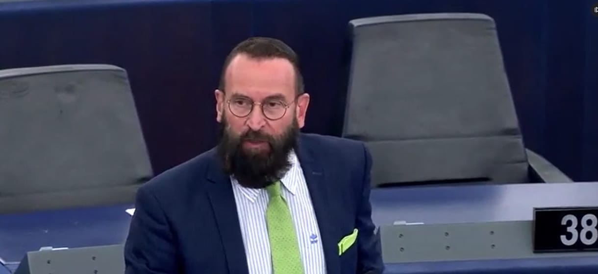 Videó: Kommunistázva intézett kirohanást az EP-ben Szájer Orbánt védve