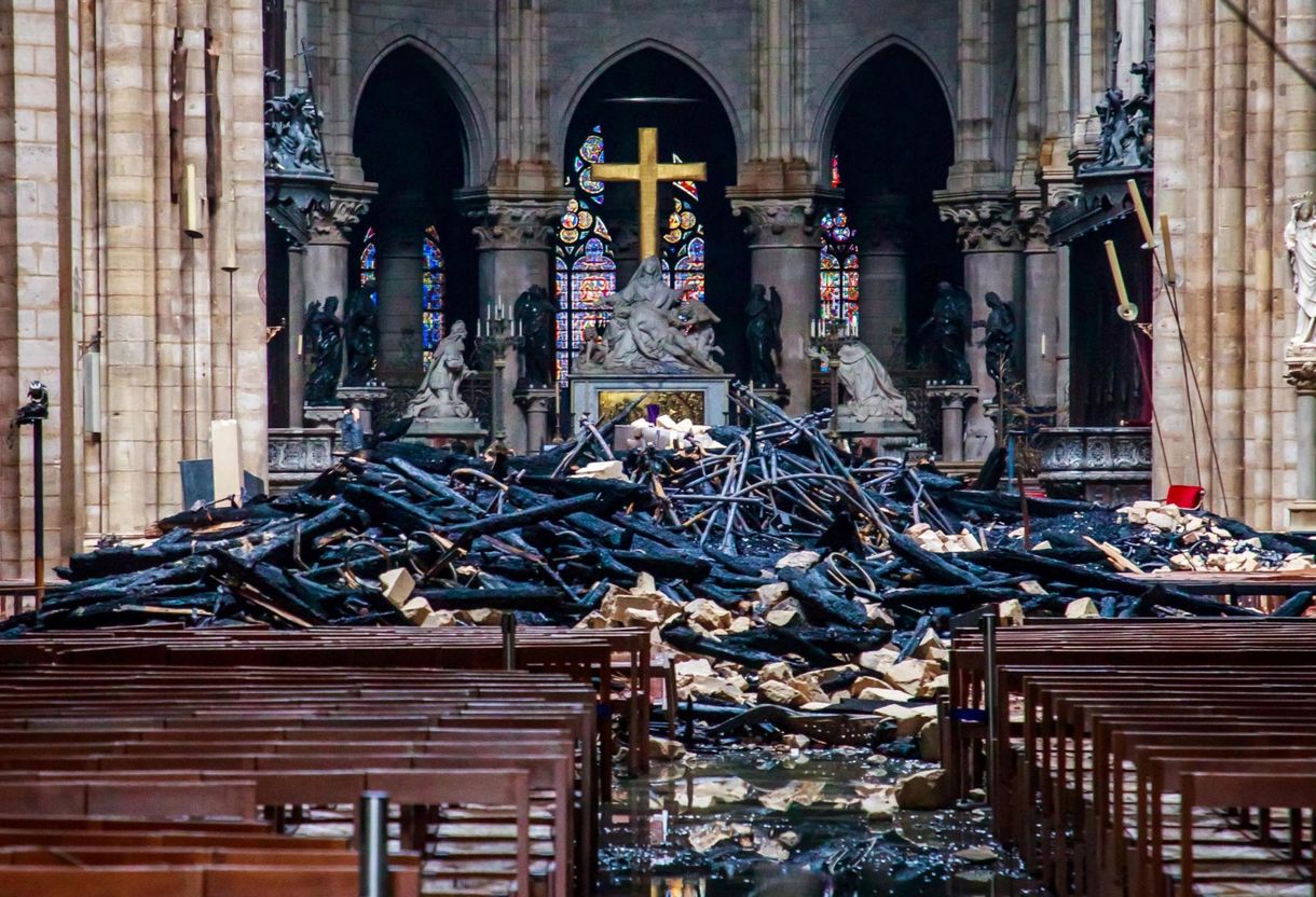Komolyra fordul a játék: kísértetzenekar segít a Notre-Dame újjáépítésében