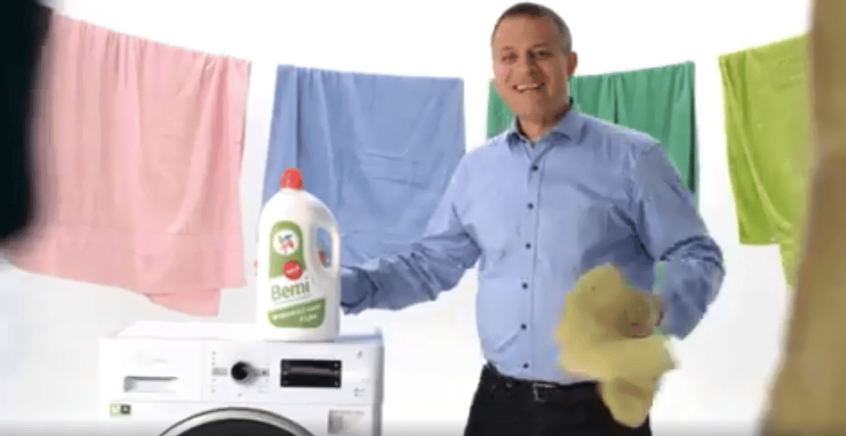 Juhász Péter mosószerreklámmal szállt bele Szél Bernadettbe