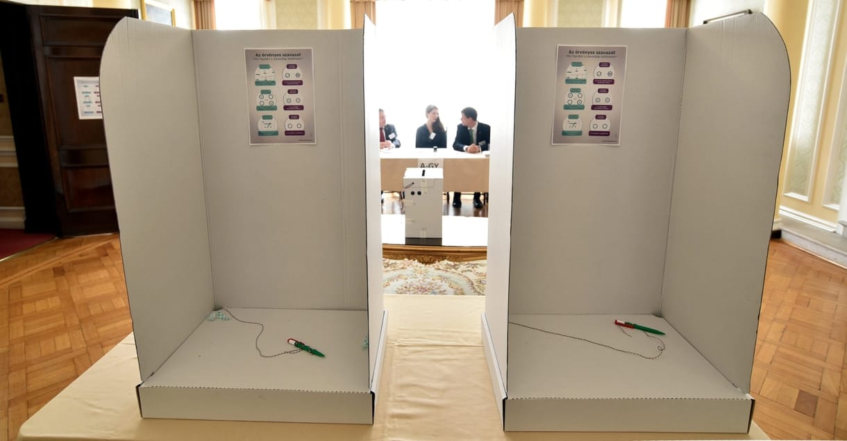 Tízezernél többen szavaznának külképviseleteken az EP képviselőire