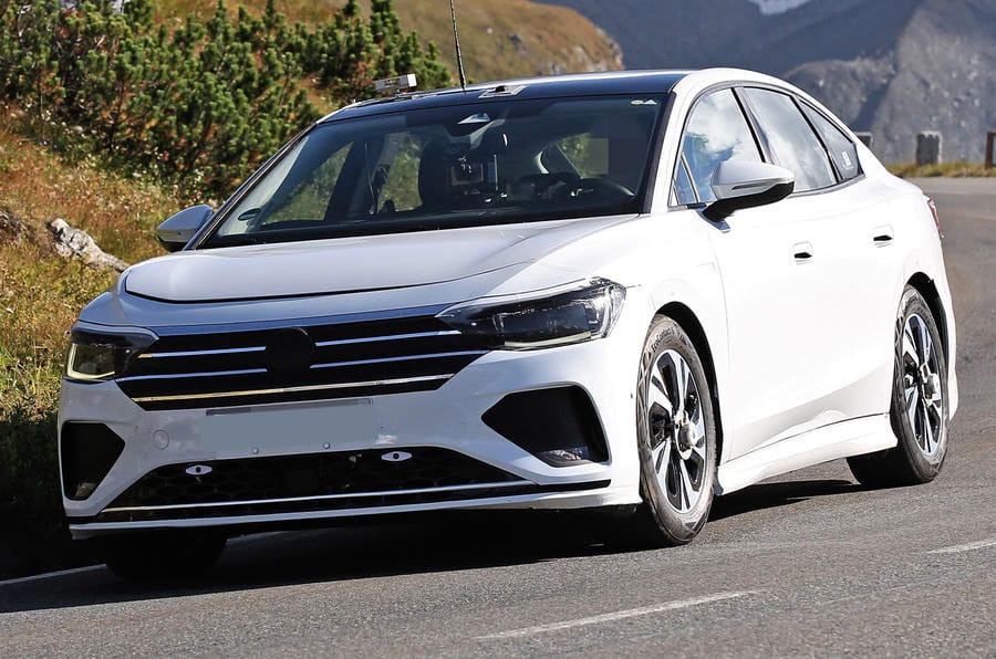 Az Alpokban fotózták le a VW Passat elektromos utódját
