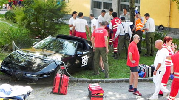 Corvette csapódott a nézők közé egy amatőr autóversenyen - fotók