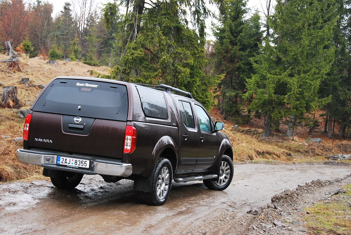 Nissan Navara V6 teszt: medvenász az avaron