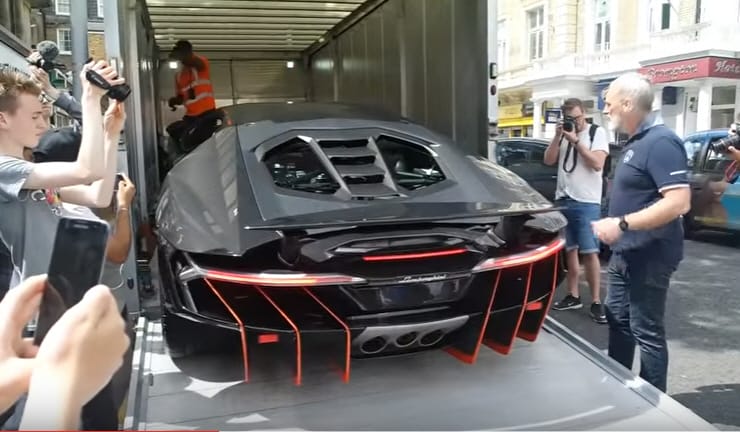 Erre a Lamborghinire még Londonban is megállt az élet – videó