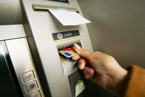 Utazás közben: készpénz vagy kártya?