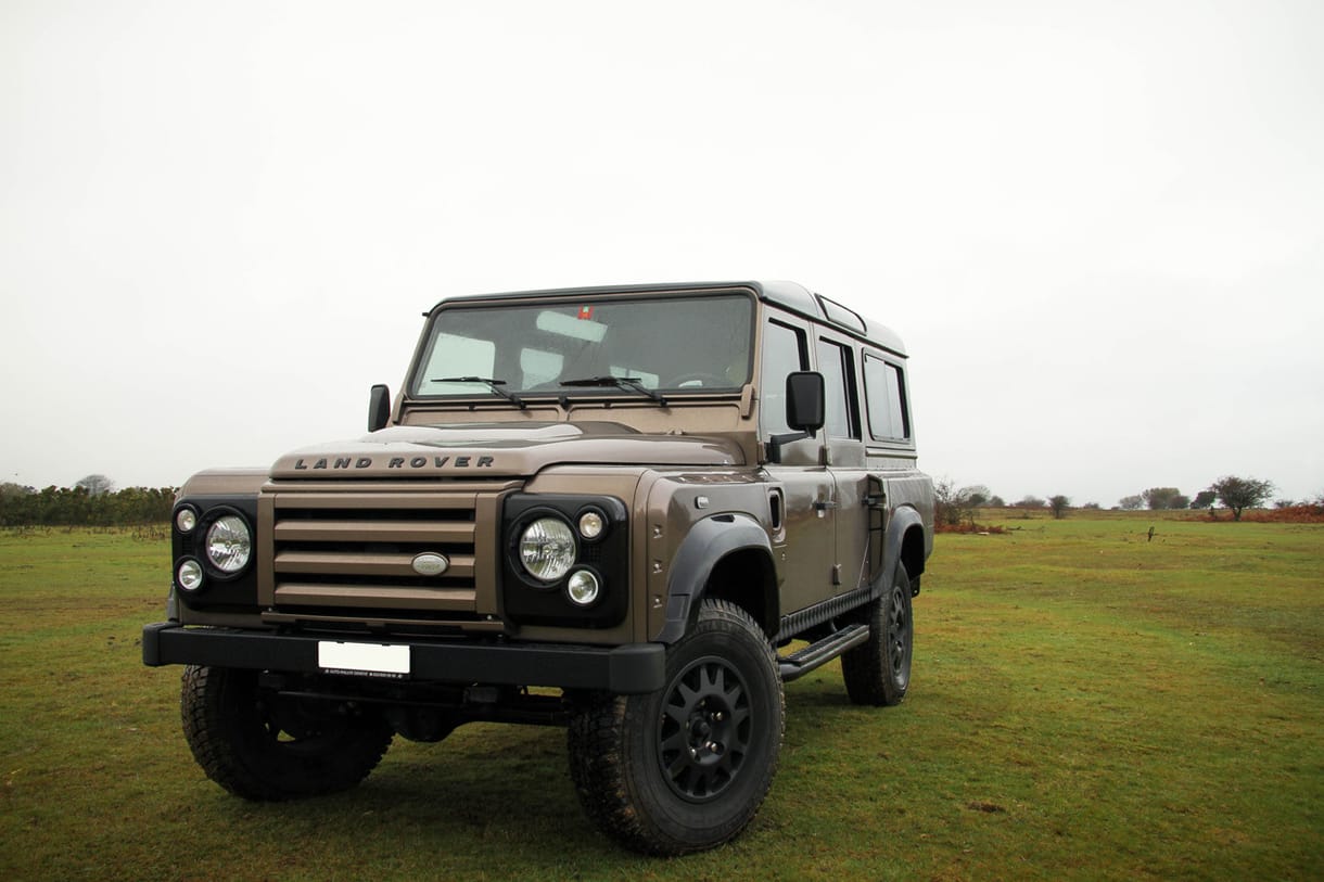 Így muzsikál egy Land Rover Defender a Corvette V8-as motorjával