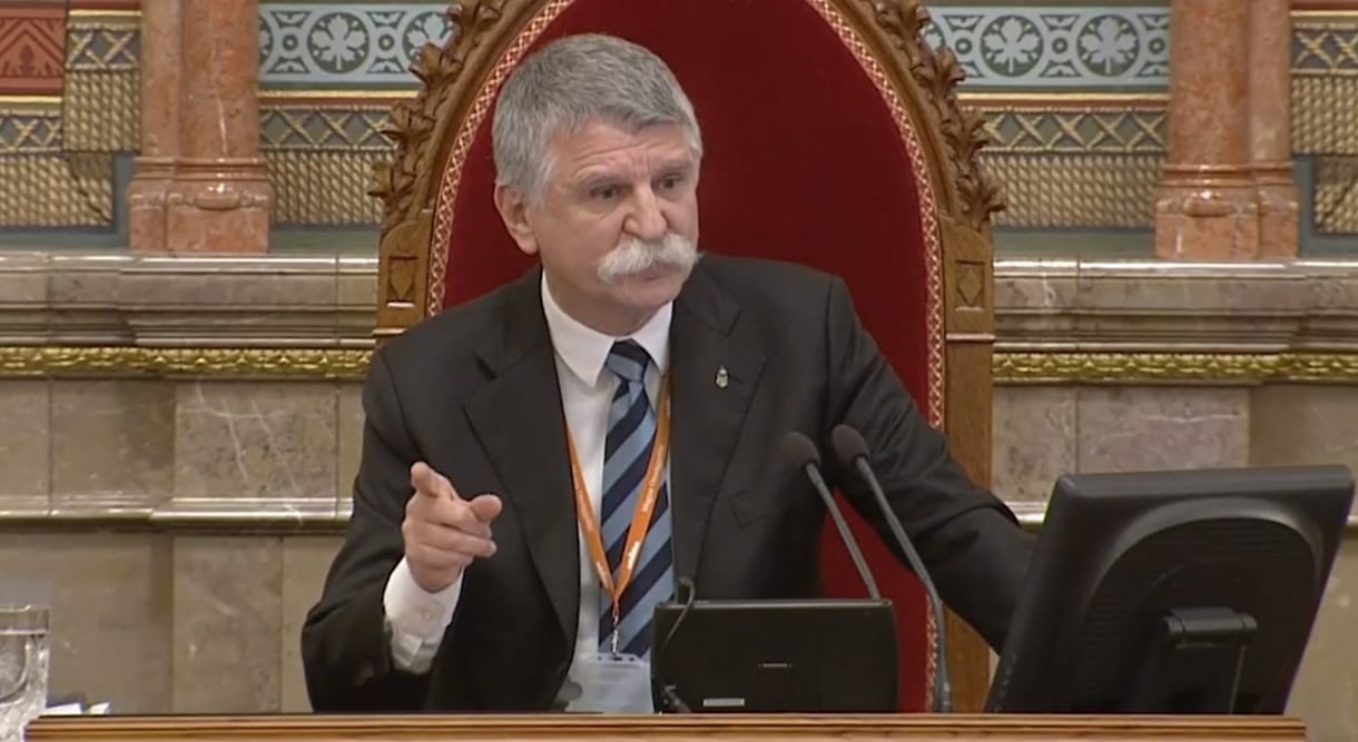 Az Alkotmánybíróság a házelnök fegyelmi jogkörének csak egy részét semmisítette meg, a milliós pénzbüntetések maradnak