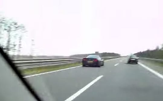 Látod, nem látod…300-zal egy Corvette elhúzott melletted - video